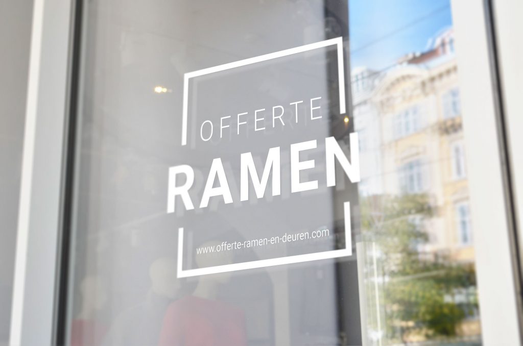 Verschillende materiaalvergelijking voor ramen en deuren naar persoonlijke voorkeur - hout, kunststof, glas en aluminium